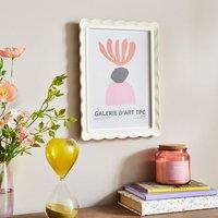 Scalloped Photo Frame