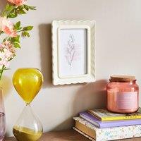 Scalloped Photo Frame