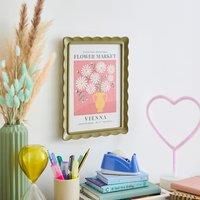 Scalloped Photo Frame