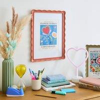 Scalloped Photo Frame