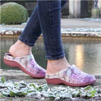 Backdoorshoes Women's Nostalgia Rose Garden Clogs