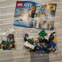 Lego City 60171 Mountain Fugitives New No box 4 figures sealed bags