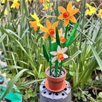 Lego Daffodils Display Pot Stand - 40747 - Terracotta / Black