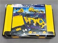 1994 FACTORY SEALED LEGO TECHNIC UNIVERSAL BUILDING SET - GREAT CONDITION