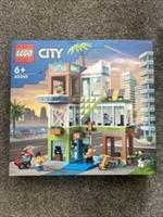 LEGO 60365 CITY: Apartment Building, Brand New Sealed.