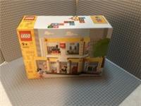 LEGO Promotional: Lego Brand Store (40574)- Brand New and Sealed