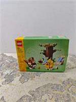LEGO Spring Animal Playground Building Toy Set with Bird and Squirrel Figures, T