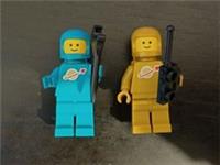 LEGO Classic Spaceman Astronaut Teal & Gold Minifigures (Vending Machine #21358)