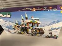 LEGO FRIENDS: Holiday Ski Slope and Cafe(41756) New And Sealed