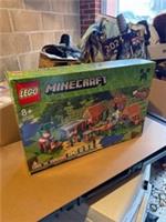 LEGO Minecraft the Village Building Set 21128 Rare Set, Complete In Box