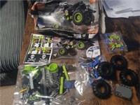LEGO TECHNIC: Monster Jam Grave Digger (42118) New Box Has Mega Damage
