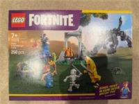 LEGO Fortnite 77075 Peely & Sparkplug's Camp - 250pcs - Sealed - New
