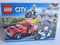 Lego City Tow Truck Trouble set 60137 Police with 3 Mini Figures New Boxed Set