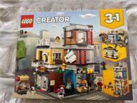Lego City Townhouse Pet Shop & Cafe 31097
