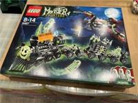 LEGO Monster Fighters: The Ghost Train (9467) Rare Retired Set