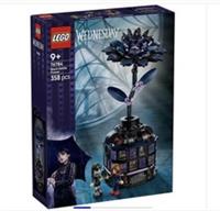 LEGO Wednesday 76784 Black Dahlia Flower Halloween Gift Faux Plant Room BNIB
