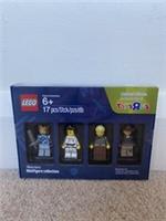 Lego Warriors Minifigure Collection Limited Edition 17pcs 4 Figures 5004422 BNIB