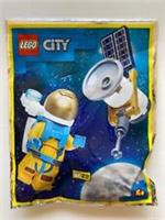 LEGO CITY: Sally Stardust's Satellite (952205) - Brand New