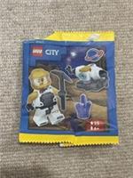 Lego City Astronaut With Robot Set 952405
