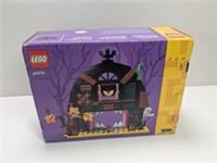LEGO Seasonal 40721 Halloween Barn 205pc Skeleton Minifigure Retired Set
