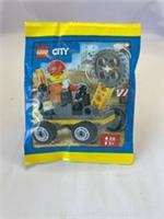 LEGO City - Builder with Buzzsaw Vehicle 952502 - Mini Set - New 2025