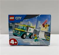 LEGO CITY: Emergency Ambulance and Snowboarder (60403)