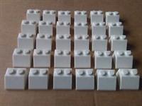 LEGO 30 WHITE 2x2 SLOPE BRICKS 3039