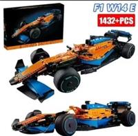 F1 Car 42141 Technic McLaren Formula 1 2022 F1 Cylinder Race Car NEW