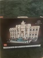 LEGO ARCHITECTURE: Trevi Fountain (21062) Sealed But Damaged Box