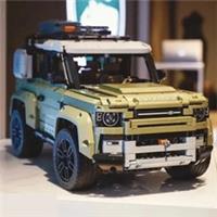 TECHNICAL: Land Rover Defender Collector's Building Blocks Set (42110)