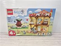 Lego Bluey 11203 Bluey's Family House Set for Children Aged 4+ (Damaged bo