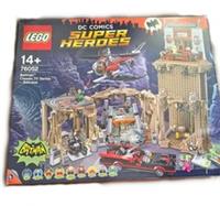 LEGO 76052 Batman Classic TV Series Batcave DC Super Heroes