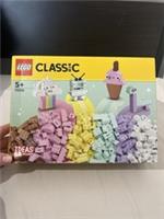 LEGO Classic 11028 Creative Pastel Fun Building Bricks Brand New And Sealed