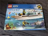 RARE DISCONTINUED Lego 60221 Diving Yacht *BRAND NEW & SEALED*