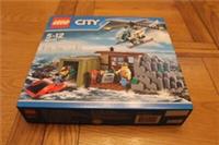 LEGO CITY POLICE 60131 CROOKS ISLAND BRAND NEW FREE TRACKED DELIVERY