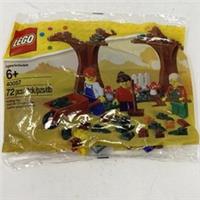 LEGO Holiday & EventFall Scene polybag 40057 New and Sealed
