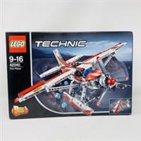LEGO Technic: Model: Airport: 42040 Fire Plane New and Sealed. Retired 2016.