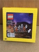LEGO 6533581 Tic Tac Toe 10 Space-man minifigures Brand New In Box