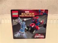 LEGO #76014 Super Heroes MARVEL Ultimate Spiderman Spider-Trike vs. Electro Set