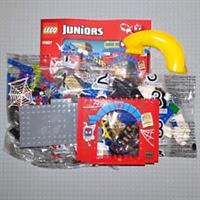 LEGO JUNIORS SUPER HEROES - 10687 - SPIDER-MAN HIDEOUT - NEW IN SEALED BAGS