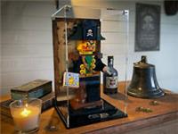 BRIXBOX Display case for LEGO House Exclusive Pirate Captain Redbeard 40504
