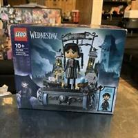 LEGO 76780 Wednesday Addams Figure Brand New Sealed