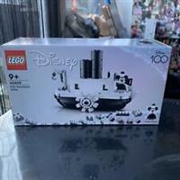 Disney 100 Lego Set 40659 Mini Steamboat Willie Brand New!