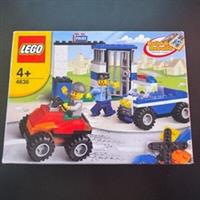 Rare LEGO 4636 Police Building Set Brand New in Sealed Box