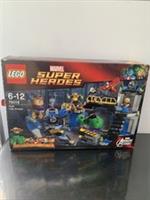 LEGO Marvel Superheroes 76018: Avengers Hulk Lab Smash Building Kit. Only 1 Bag