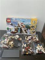 LEGO CREATOR: Modular Winter Vacation (31080)