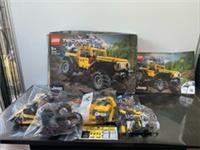 LEGO TECHNIC: Jeep Wrangler 42122. 1 Bag Open
