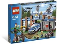 LEGO CITY:Forest Police Station New & Sealed Retired Building Toy 4440 DAMAGED**