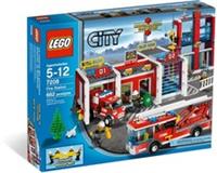 LEGO CITY: Fire Station Rescue Truck New Sealed Retired Building 7208 DAMAGED