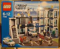 LEGO CITY: Police Station Building Model New Sealed Retired 7498 Damaged Box**